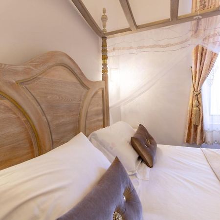 Chambre A Baldaquin Maison De L'Eglise Du Couvent Narbonne Ngoại thất bức ảnh